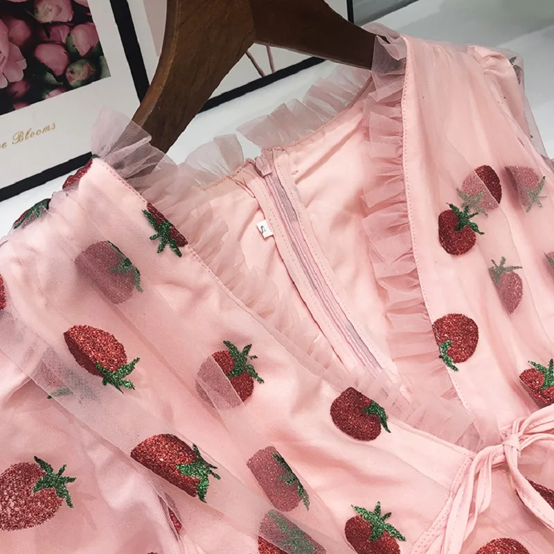Платье женское Сетчатое с вышивкой французское облегающее клубничное пикантное