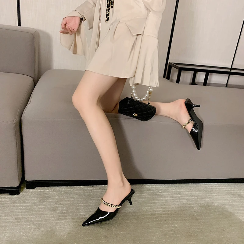 

Summer Women Sandals Pointed Toe Slippers Solid Color Slip On Thin Low Heels Metal Chain 2021 New Arrivals Sandals Slippers