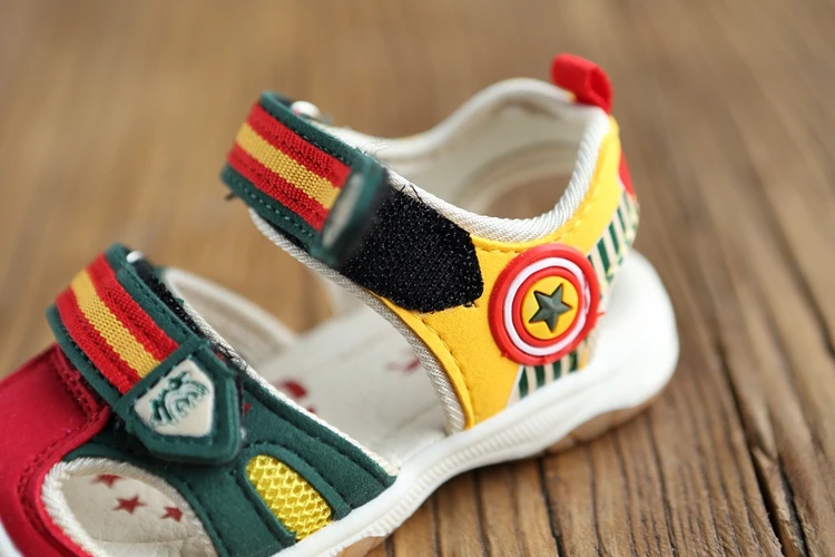 

Children's Shoes Summer Boys 1-3 Years Old Baby Sandals Girls Baotou Soft Bottom Non-slip Flashing Lights Kids Beach Shoes
