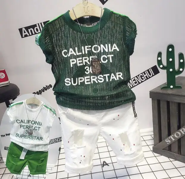 

Комплект летней детской одежды из футболки с надписью и шортов для мальчиков, 2-7 предметов