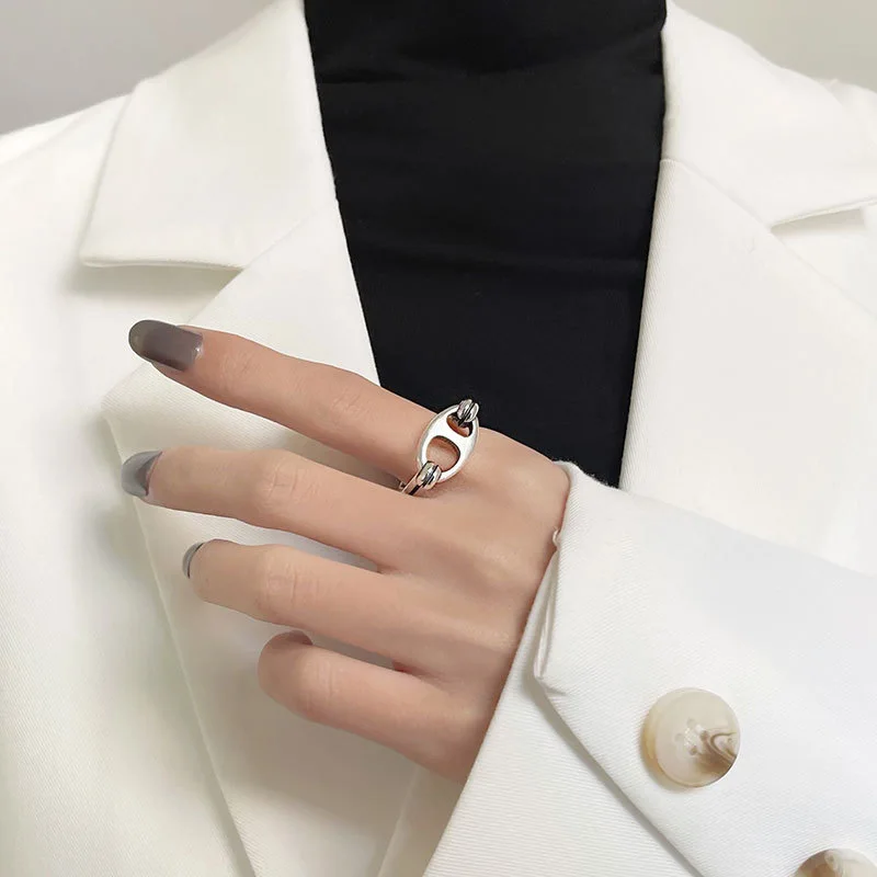 

MFY Retro Style Ladies Ring Oval Hollow Smooth Winding Ring Opening Adjustable Copper Material Party Jewelry Hot