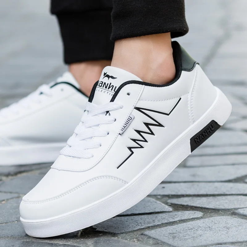 

New 2021 Flat Shoes Non-slip Male Sneakers Fashion Men Vulcanize Shoes Soft Comfortable Leather Shoes Men Men Shoes White Shoes