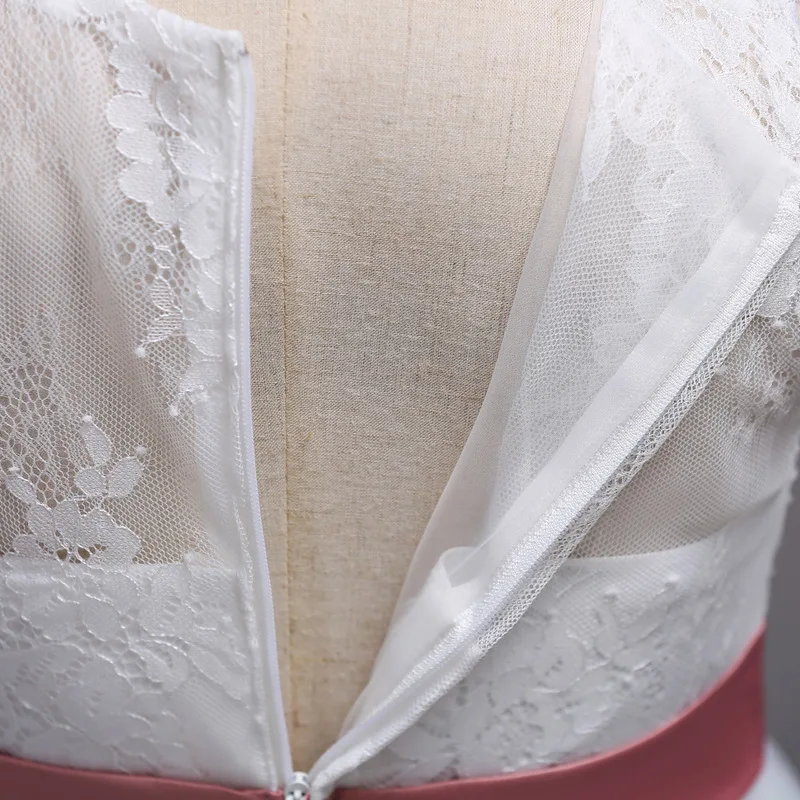 

Flower Girls Dresses Illusion Pearls Crystal Embroidey Lace Tulle O-Neck Floor-Length Sleeveless Kids Party Princess Gown F131