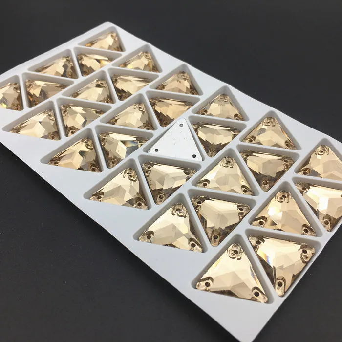light coffee Треугольные стразы с плоской задней частью и 3 отверстиями, стеклянные кристаллы, 12 м, 16 мм, 22 мм, стразы, бусины для свадебного платья, обувь, сумки, сделай сам, отделка - Цвет: light coffee