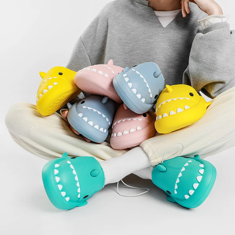 Тапочки унисекс водонепроницаемые с мультяшными акулами хлопковые тапочки