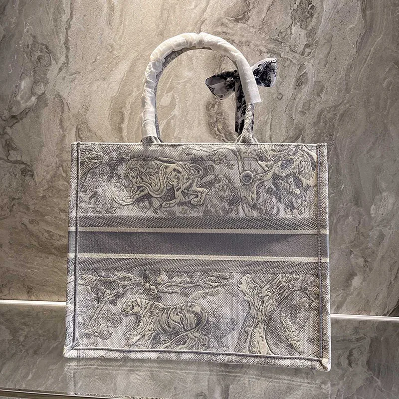 

Trendy Embroidery Book Tote for Women 2021 High Quality Famous Brand Handbags Lady Luxury Purse Canvas Shopping Bag