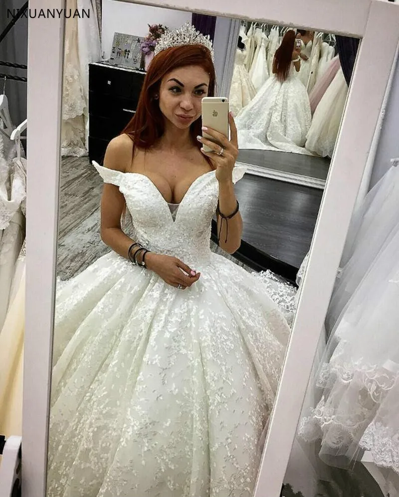 Сказочное кружевное с аппликацией из бусин Свадебные и Бальные платья 2021