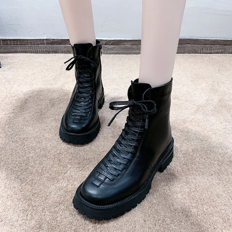 

Новинка; Осенние ботинки; Женская обувь; Модные женские кожаные ботильоны с круглым носком; Сезон Зима; Эластичные черные Удобные полусапож...