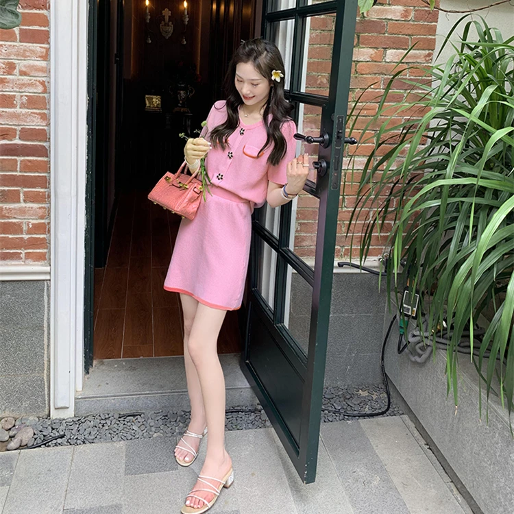 

French gentle wind princess is pink knitting two-piece dress custom flower buckle ice silk skirt suit