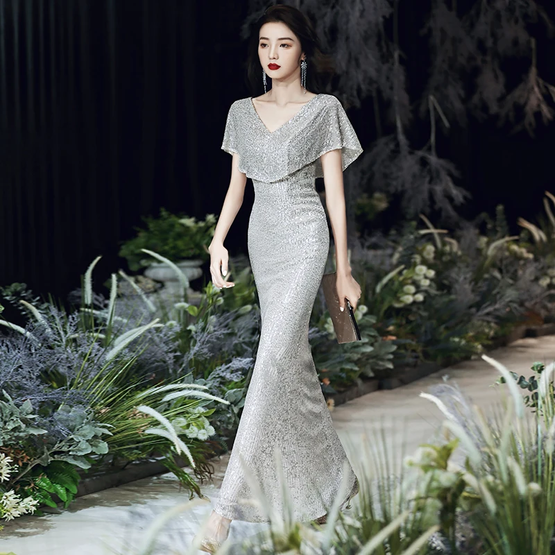 Платье-макси с V-образным вырезом и юбкой годе | Тематическая одежда униформа