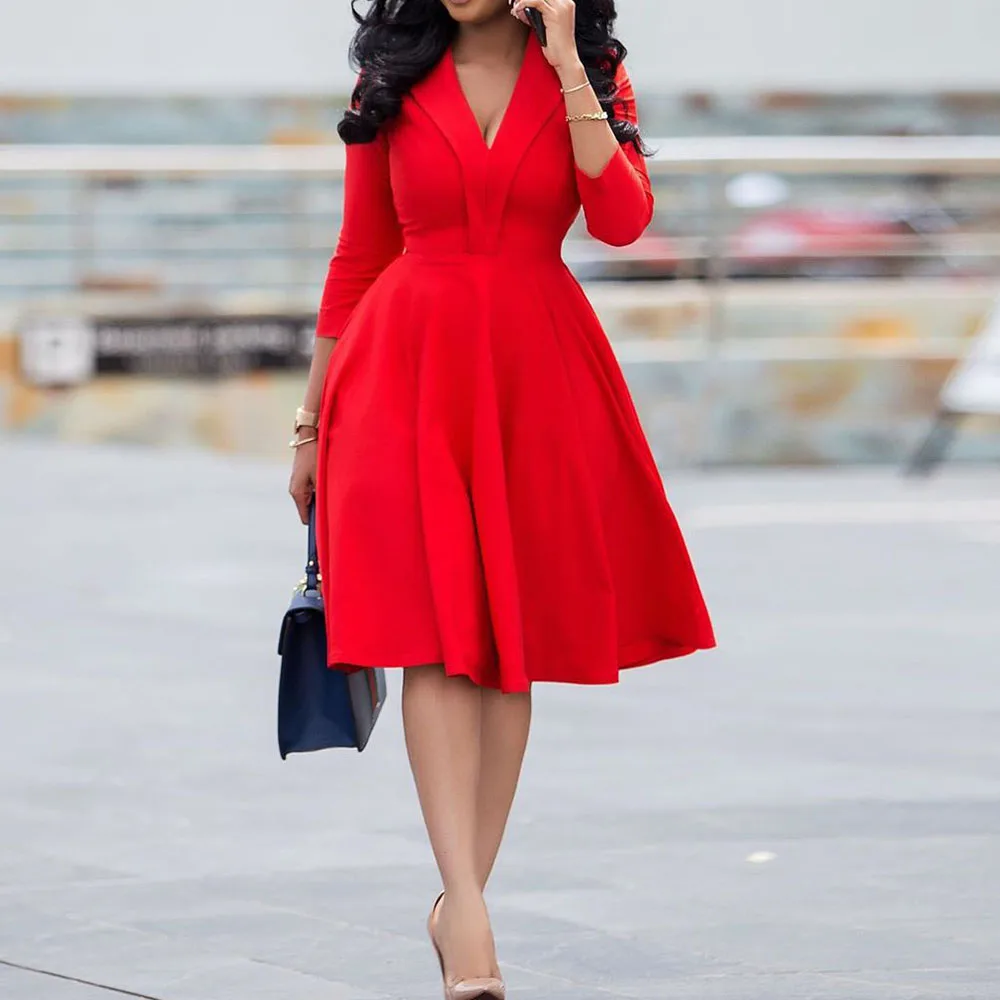 Женское офисное платье в африканском стиле черное с треугольным вырезом