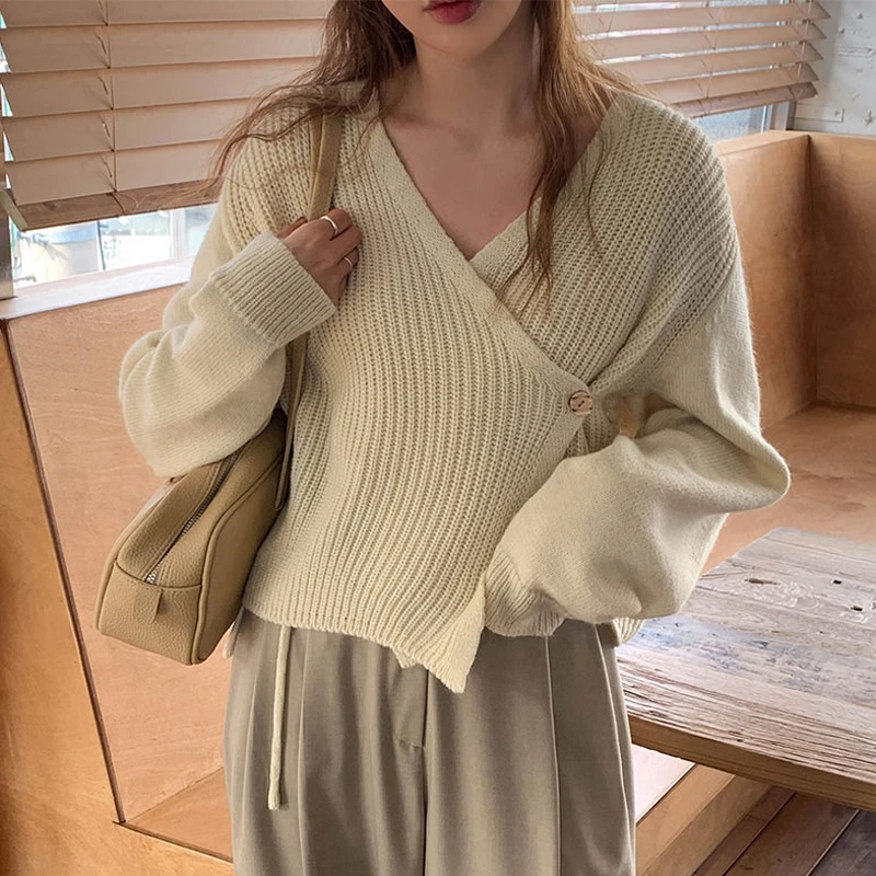 

Женский трикотажный кардиган на одной пуговице, с V-образным вырезом