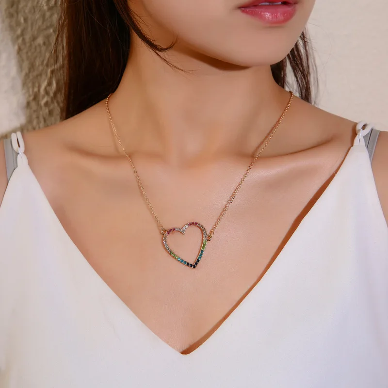 

European and American New Jewelry Simple Color Love Fashion All-match Hollow Peach Heart Necklace for Women Wholesale Chains