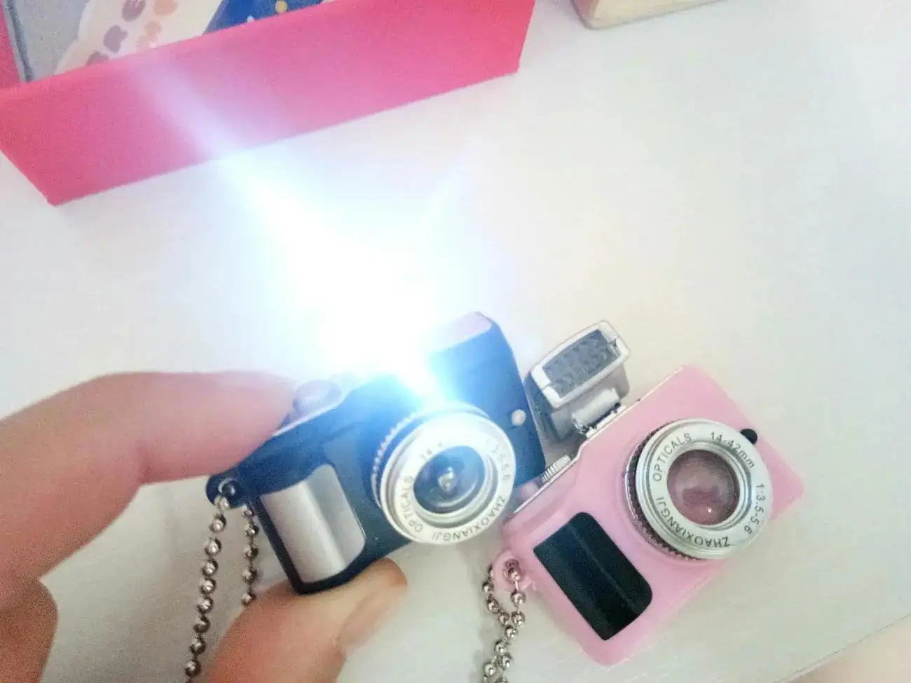

Retro camera necklace The camera will glow Creative accessories toy