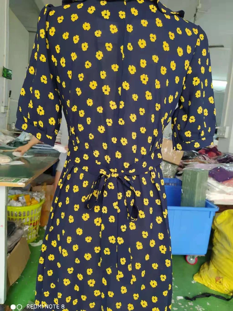 Женское платье с цветочным принтом элегантное облегающее средней длины