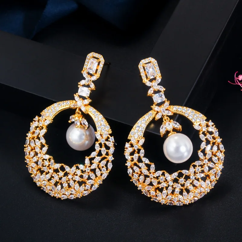 

S925 Silver Needle European and American Fashion Hollow Out Pearl Earrings with Diamond, Versatile Geometric Earrings for Women