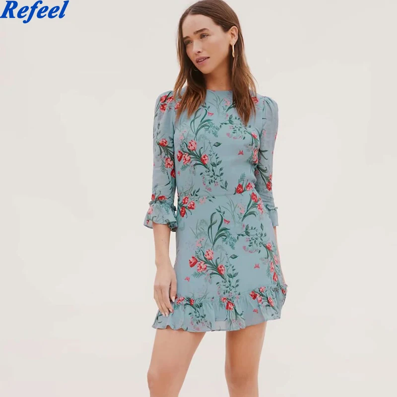 

Летнее мини-платье с круглым вырезом, высокой талией и оборками