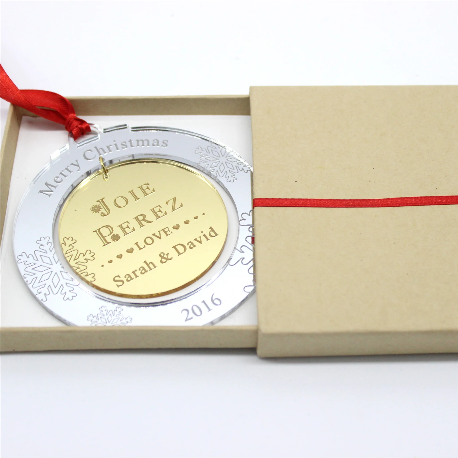 Персонализированное выгравированное имя ребенка счастливое Рождественское