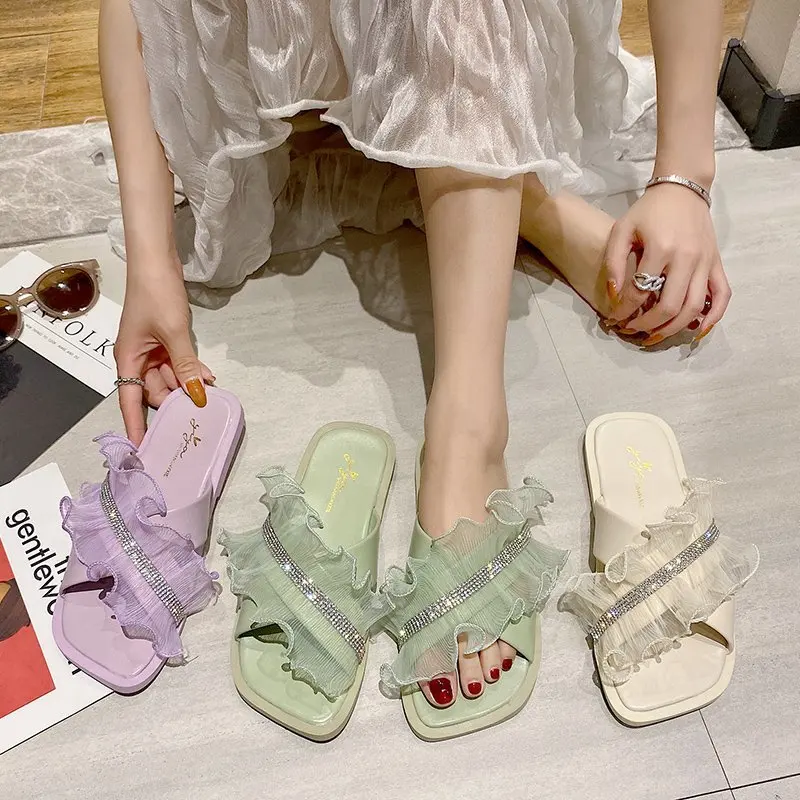 

Female Shoes Lace Rubber Slippers Low Glitter Slides Fashion 2021 Soft Jelly Flat Luxury Crystal PU Floral Shoes Low Slippers Ca