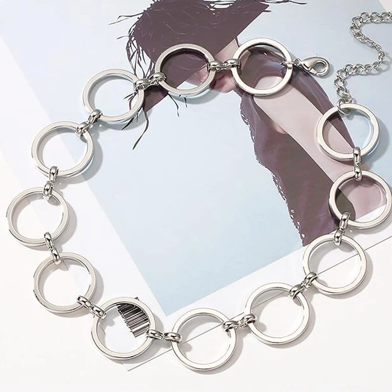 Женское Ожерелье-Чокеры серебристого цвета с металлической подвеской |