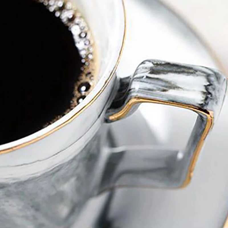 Керамическая кофейная чашка с мраморным узором скандинавского цвета и блюдце