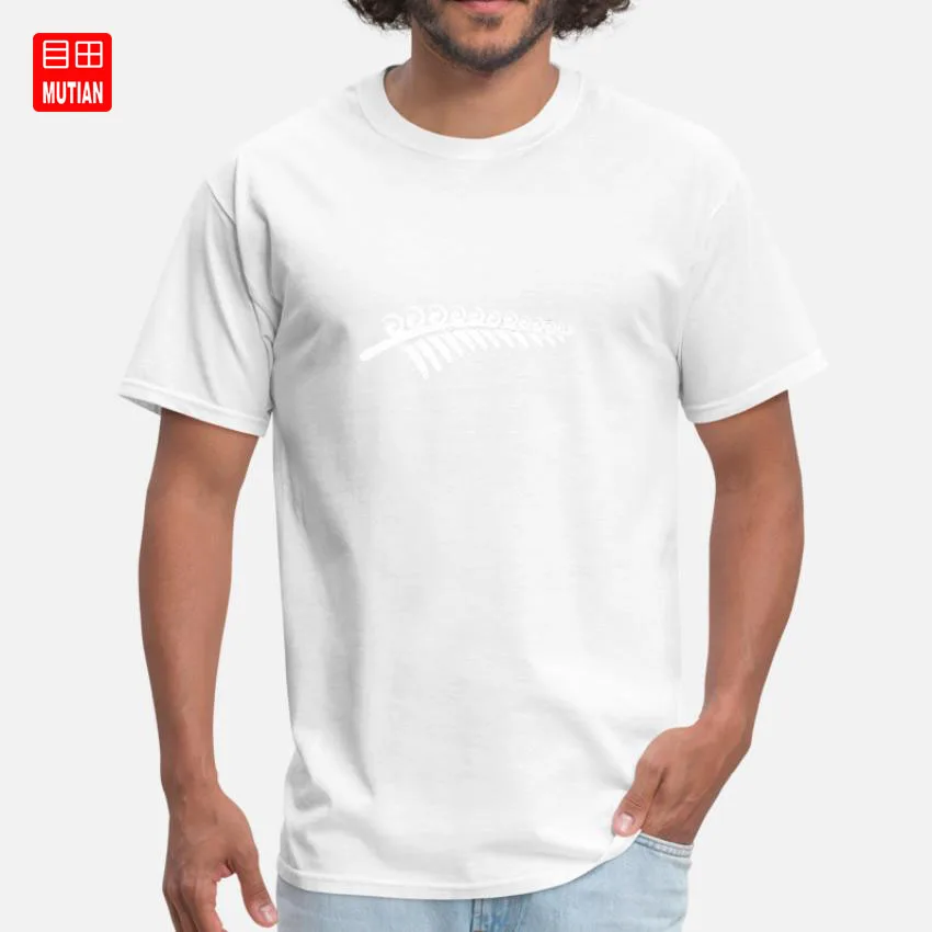 Маори кору превращается в серебряный папоротник Племенной подарок идея футболка