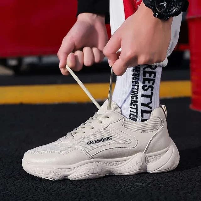 Новинка спортивные стильные мужские туфли для бега модные пожилых пап низкие