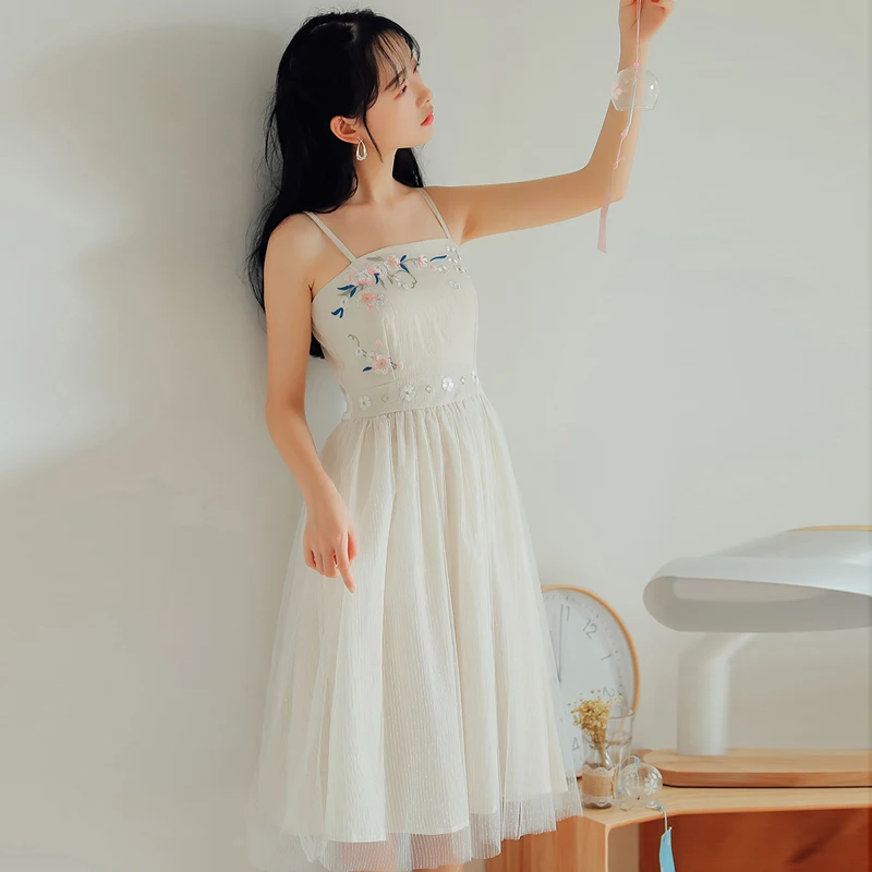 Платье спагетти с цветочной вышивкой Сетчатое лоскутное платье в стиле ретро