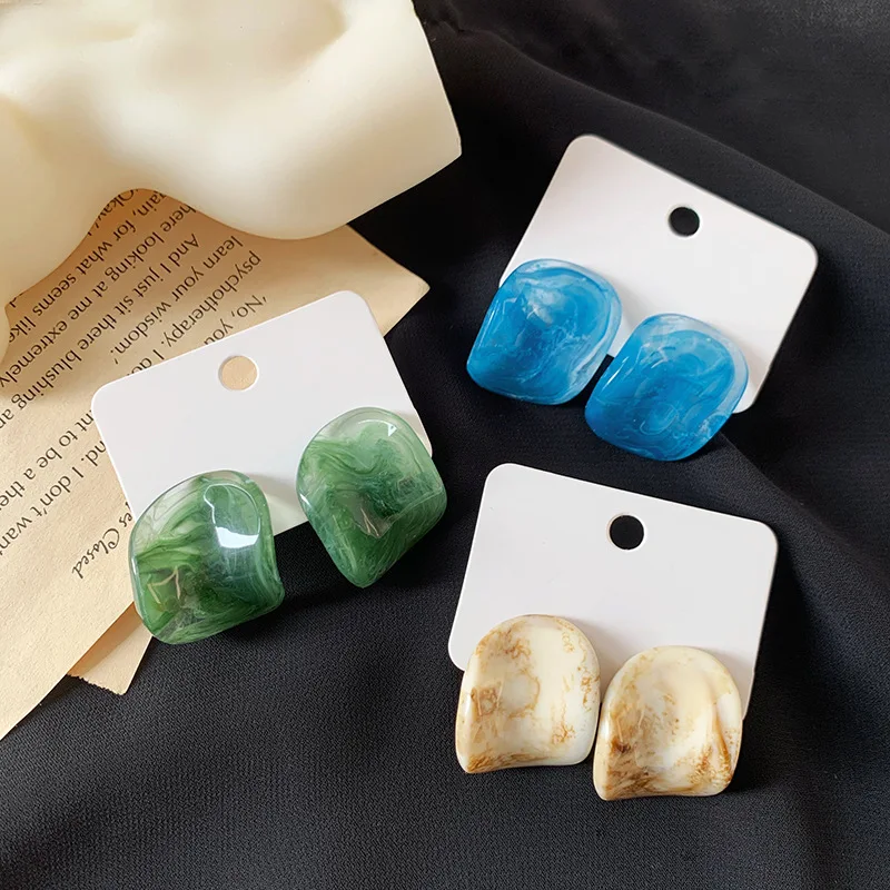 

LOVOACC Vintage Irregular Geometric Earrings for Women Gradient Color Arcylic Resin Stud Earrings Minimalist French Jewelry