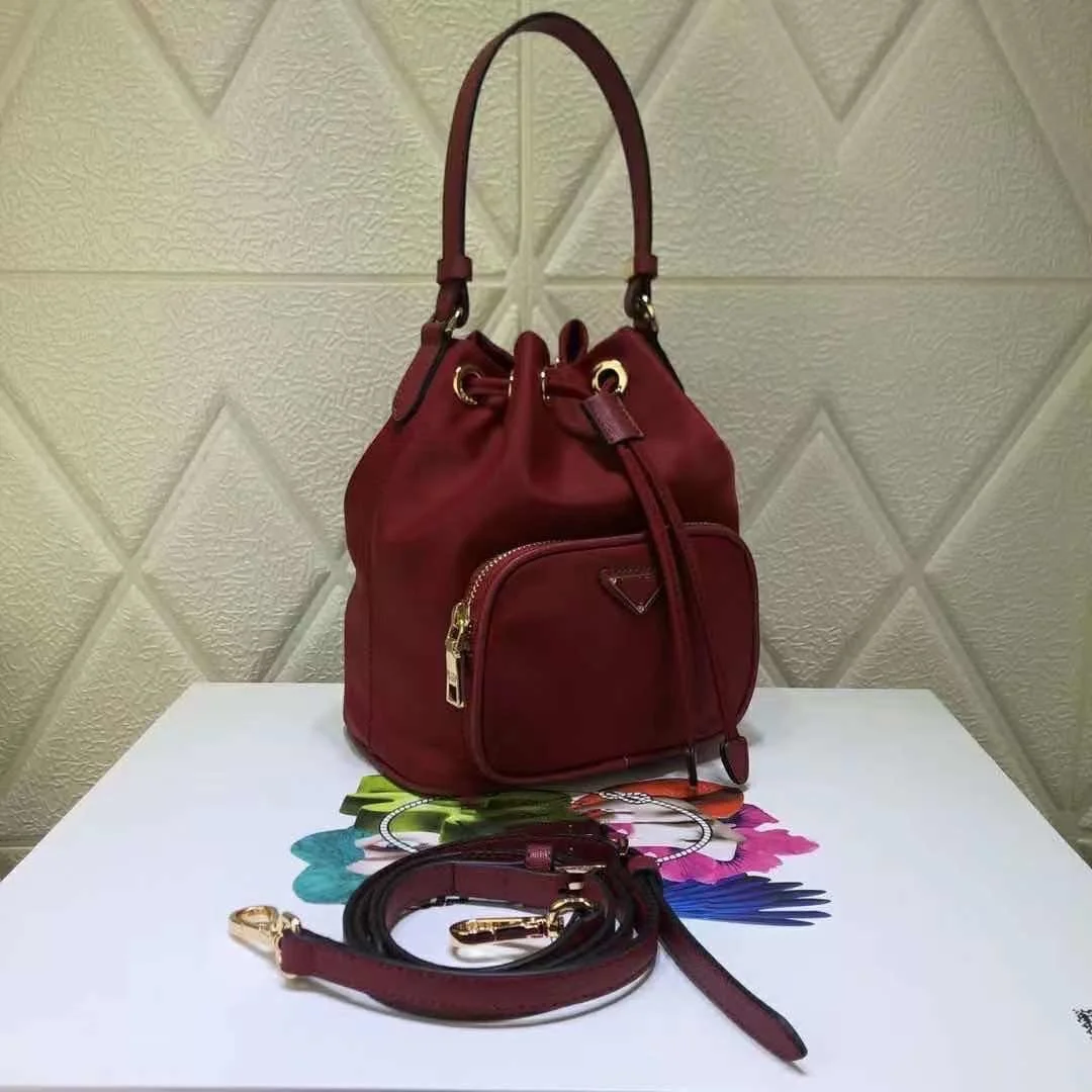 

2020 hot sale new canvas bag fashion Korean bucket bag P home messenger bag mini shoulder bag women's bag nylon handbag