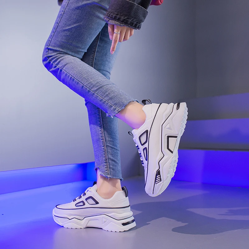 Женские кроссовки дышащая сетчатая обувь на платформе с ночным освещением