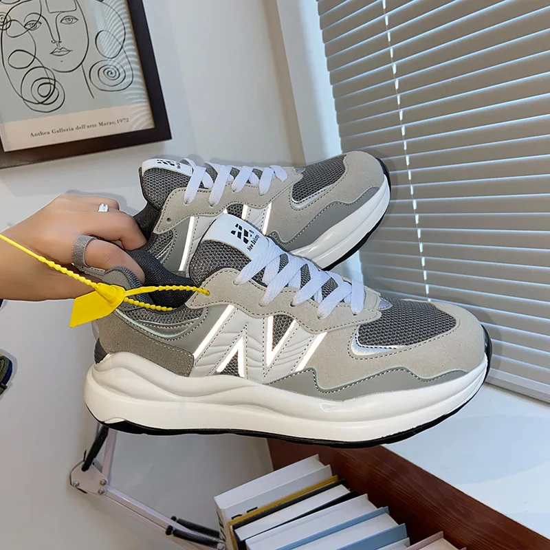 

Новинка Весна 2021, светоотражающие кроссовки Yuanzu в стиле ретро для отдыха и бега, серая Спортивная трендовая обувь для мужчин и женщин