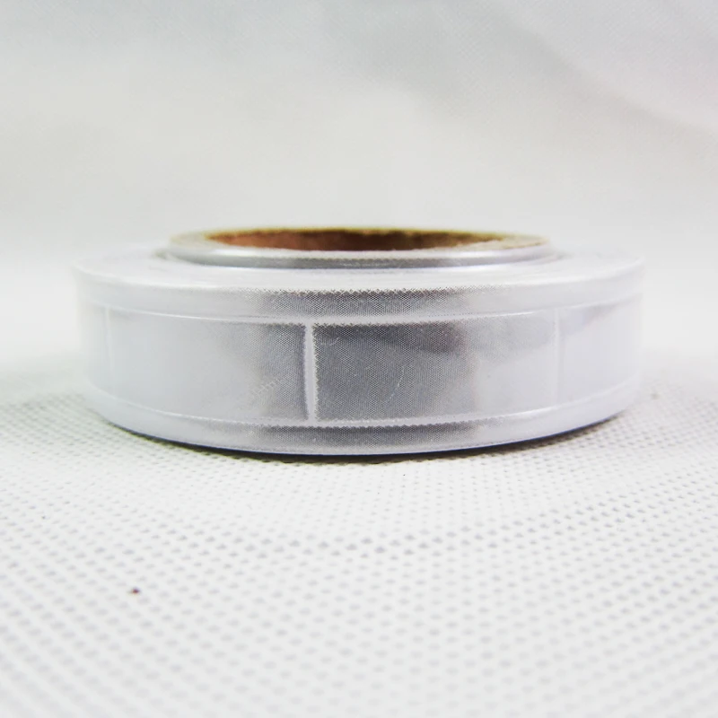 Светоотражающая лента для шитья 3 м х 1 5 см|Светоотражающий материал| |