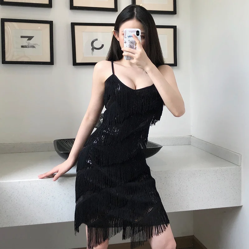 

Женское вечернее платье средней длины, с длинным рукавом