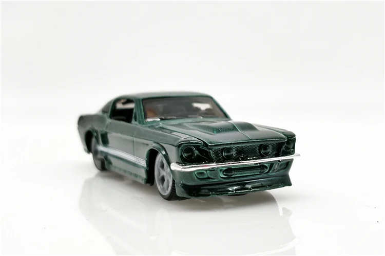 Модель автомобиля Bburago вечная классика цвет зеленый |Наземный транспорт| |