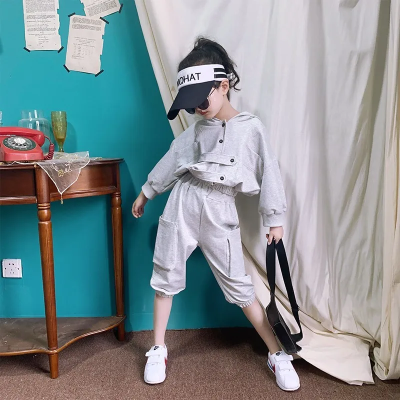 

Новинка лета 2022, костюм для девочек, повседневные шорты с капюшоном для мальчиков, простая модель из двух предметов в иностранном стиле