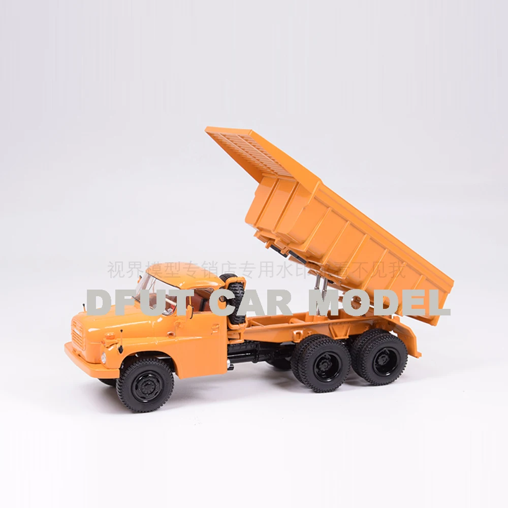 Модель автомобиля игрушечного из сплава в масштабе 1:43 с Советским