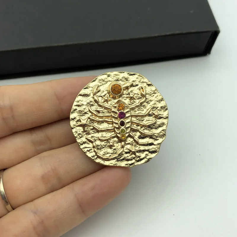 F. J4Z хит 12 броши в виде черепа винтажные Броши из сплава со знаком зодиакса