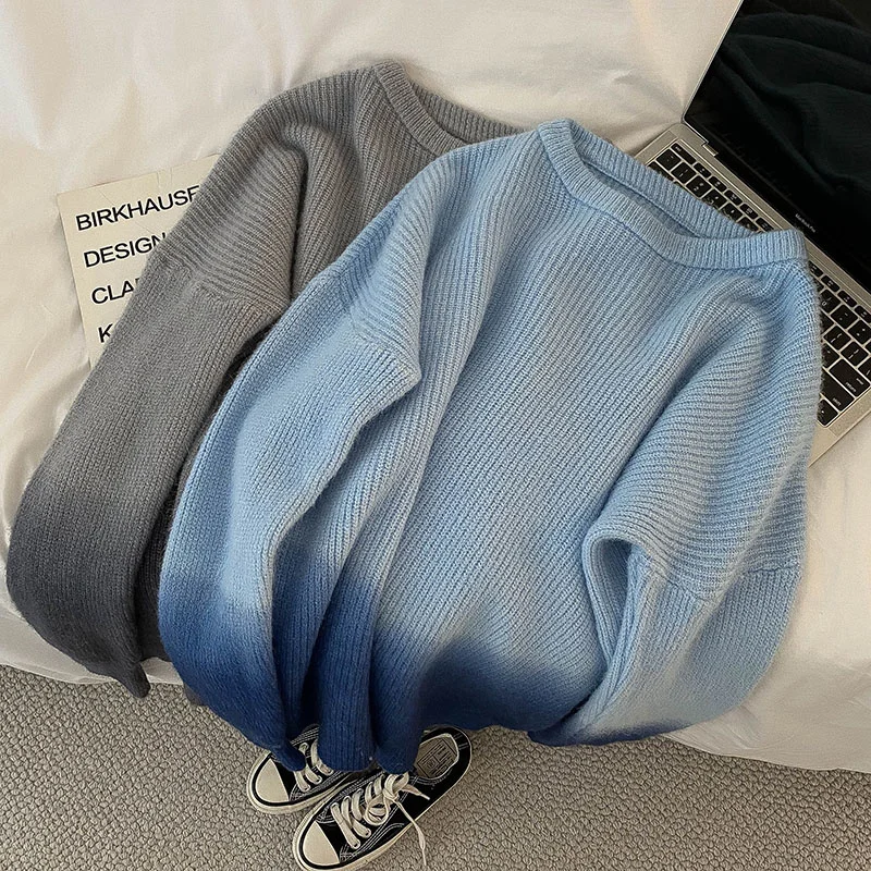 

Синий/серый Трикотажный свитер с градиентом и вырезом лодочкой на плечах