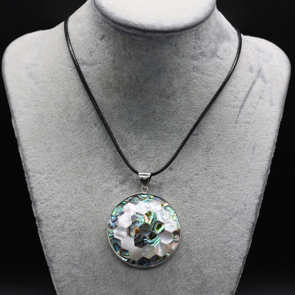 

Natural Freshwater Shell Spliced Circular Pendant Necklace Charm Summer Beach Party Banquet Jewelry Accessories Gift