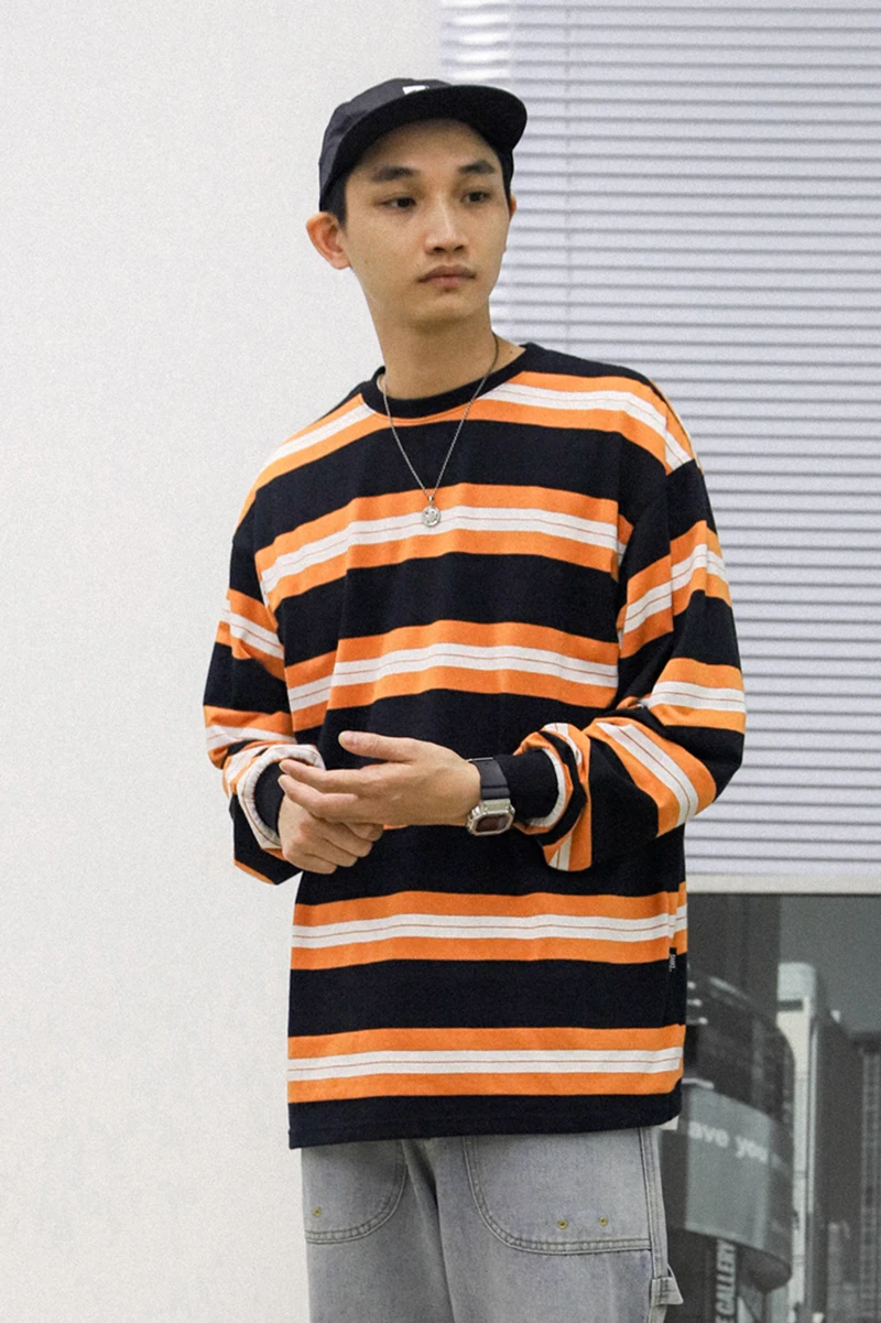 Футболка мужская с длинным рукавом и круглым вырезом в горизонтальную полоску |