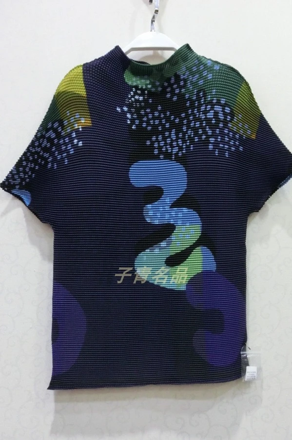

New Style Miyake Pleated Soft And Comfortable Tofu Fold Block High Collar Printed Base Shirt T- shirt tee shirt femme tops