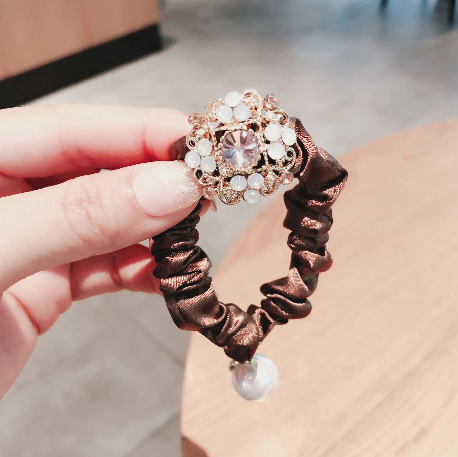 

2021 Women Korea Flannel Crystal Hair Ties Lady Fashion Floral Pearl Hair Rope