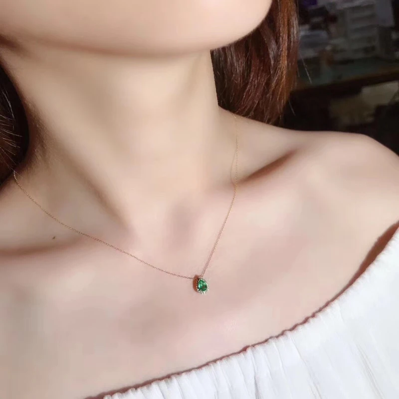 Женское ожерелье из серебра 18 К с натуральным изумрудом