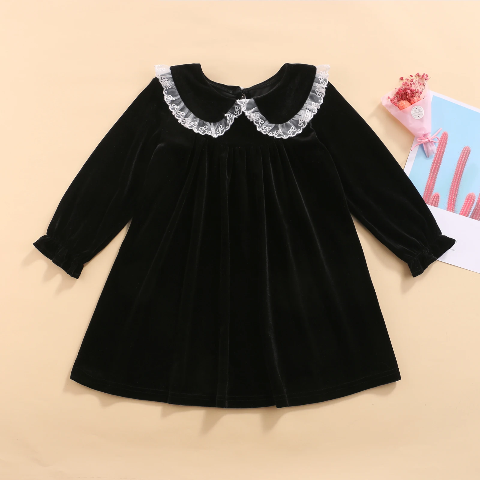 

Повседневное платье с длинным рукавом для маленьких девочек, модное однотонное платье-трапеция с кружевной отделкой и кукольным воротнико...