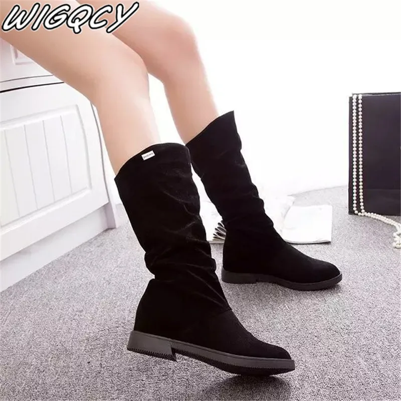 Женские теплые рыцарские сапоги на низком каблуке с круглым носком в западном