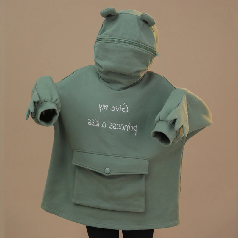 Женская толстовка с лягушкой из плотного флиса вышитыми буквами осенняя