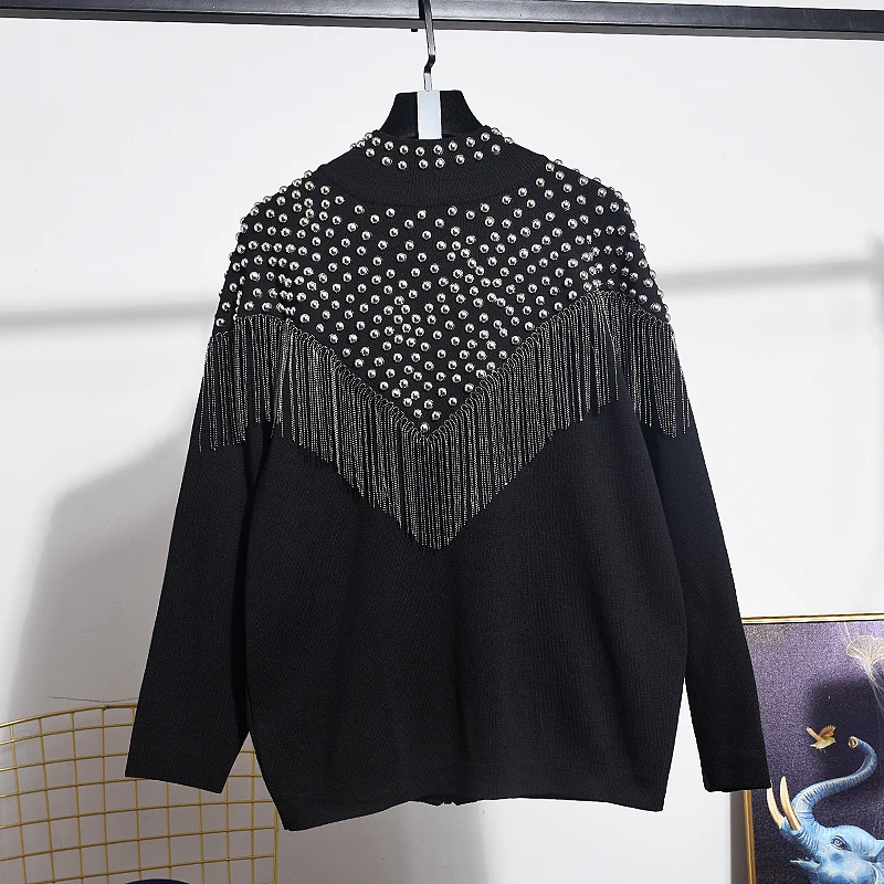 Костюм спортивный женский трикотажный черного цвета с бусинами и кисточками |