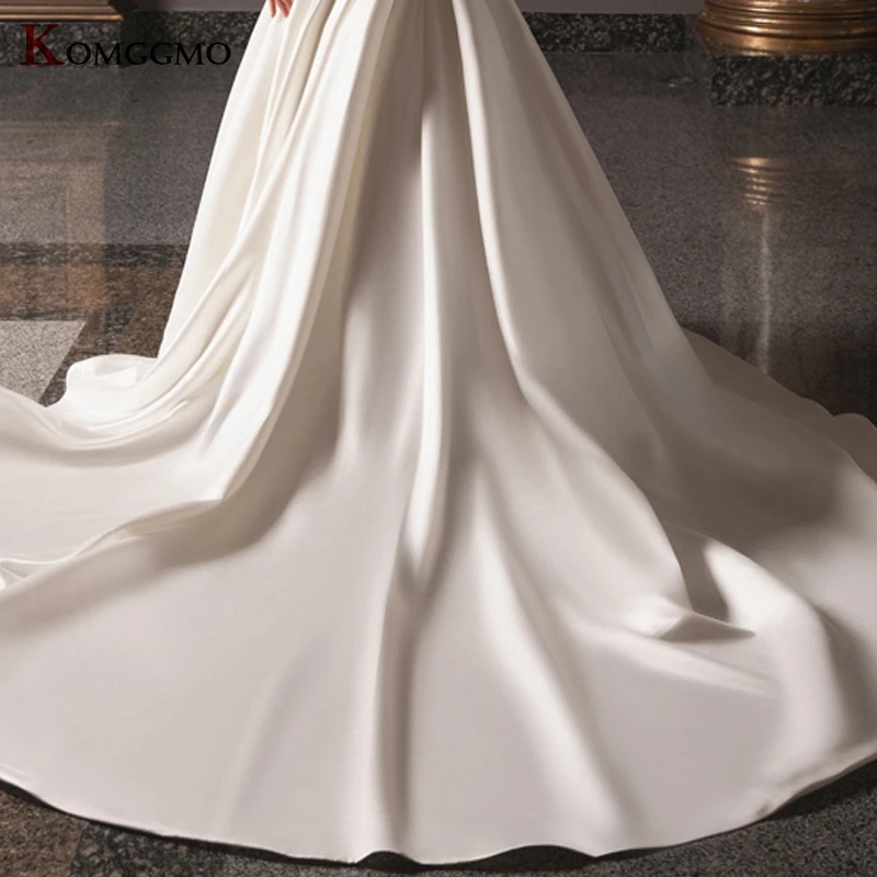 

Elegant Square Collar Cathedral Train Satin Bridal Ball Gown 2021 Hot Sale Sleeveless Button Back Wedding Dress for Women