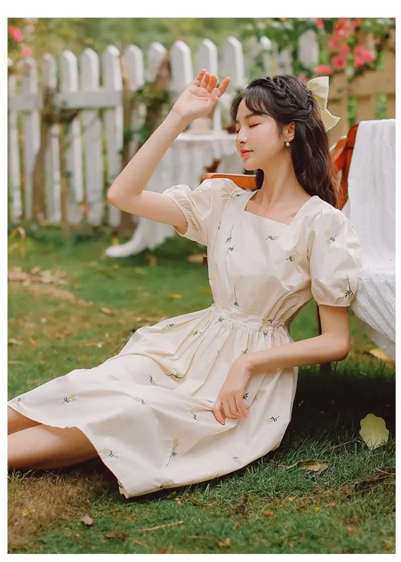 

Women Sweet and Cute Loose Square Collar Wild Embroidery Puff Sleeve Mid-Length Short-Sleeved Dress Fashion